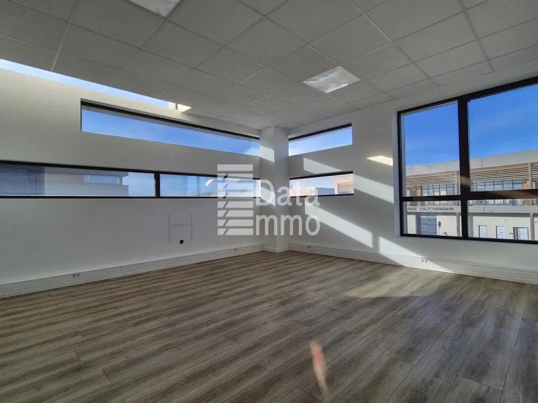 Industrial in Collégien for lease Building Photo- Image 1 of 12