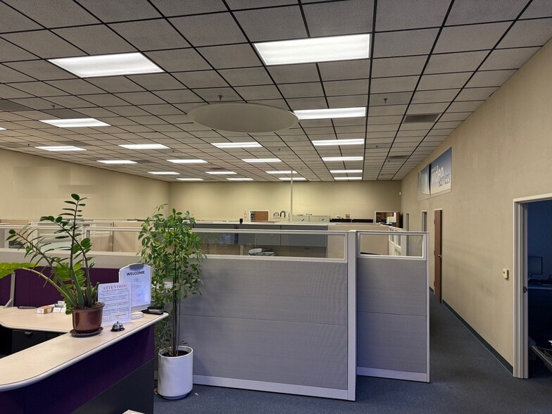 3275-3281 Grande Vista Dr, Newbury Park, CA for sale - Building Photo - Image 2 of 14