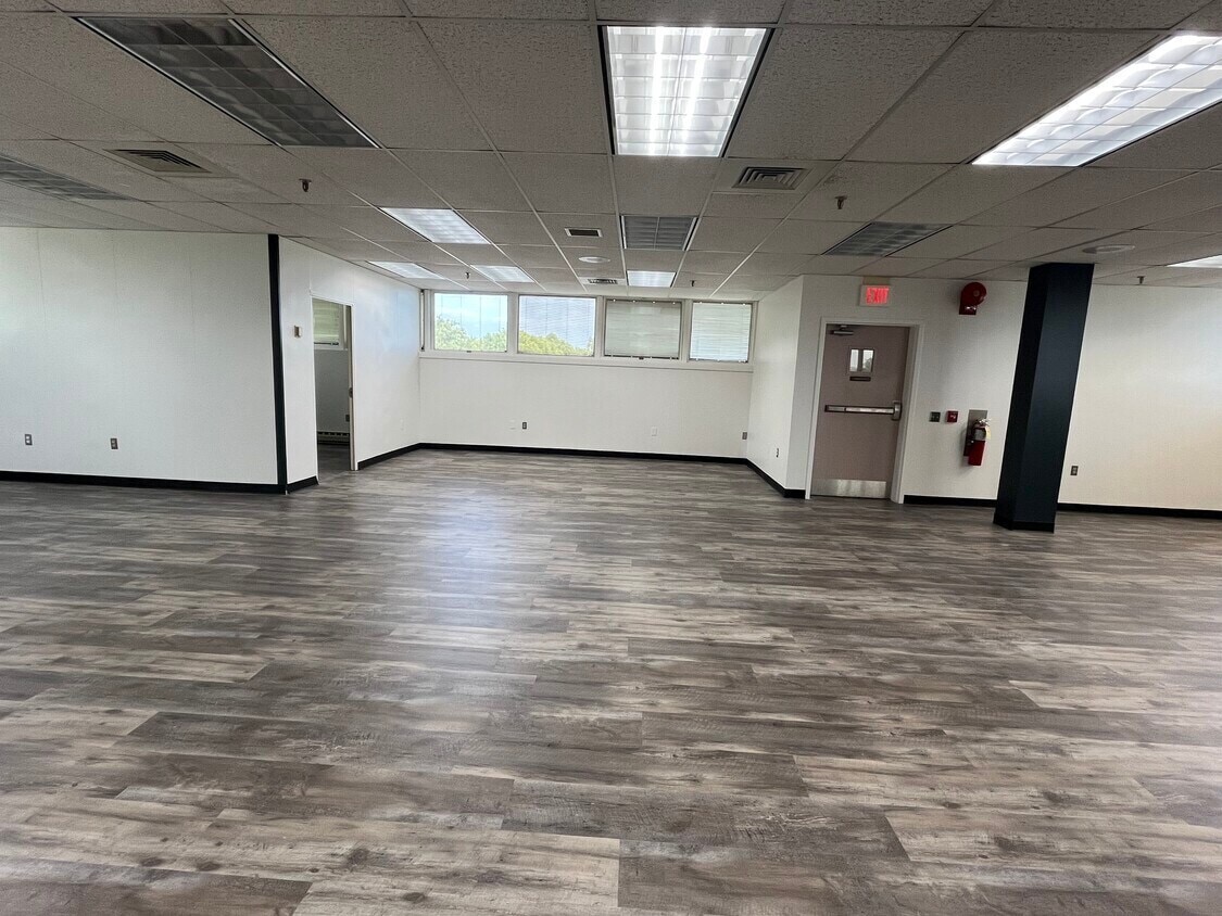 446-450 Union Blvd, Allentown, PA for lease Interior Photo- Image 1 of 3