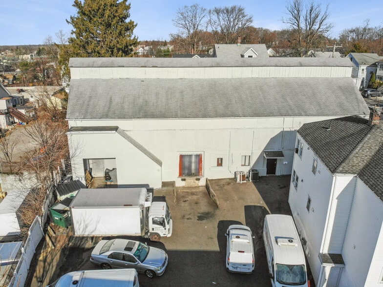 28 Henry St, Greenwich, CT à louer - Photo du bâtiment - Image 2 de 6