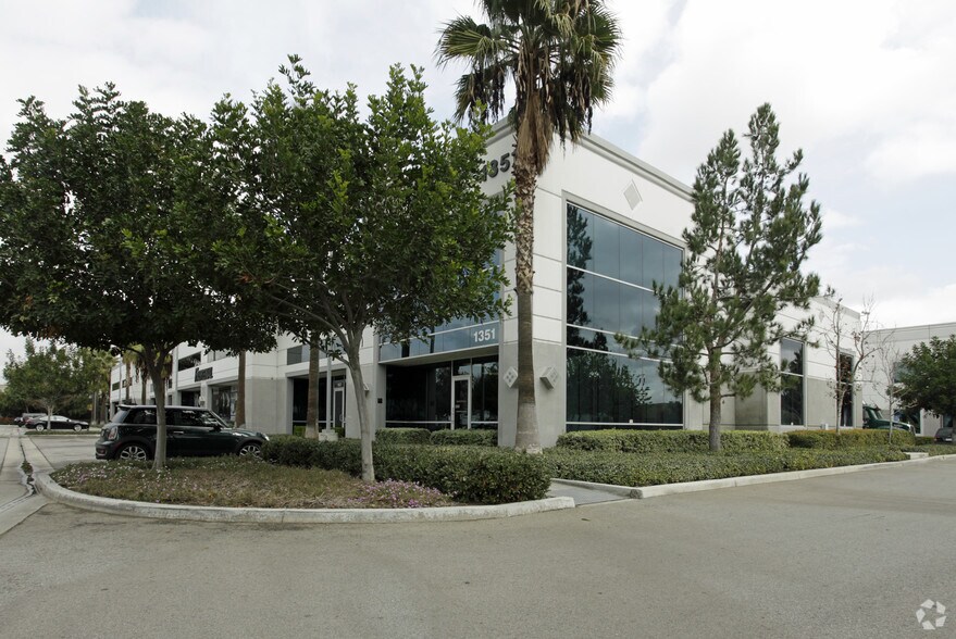 1351 S Grove Ave, Ontario, CA à vendre - Photo principale - Image 1 de 5