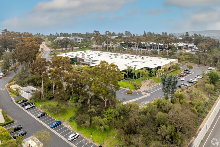 15378 Avenue of Science, San Diego, CA à louer - Photo du bâtiment - Image 2 de 8