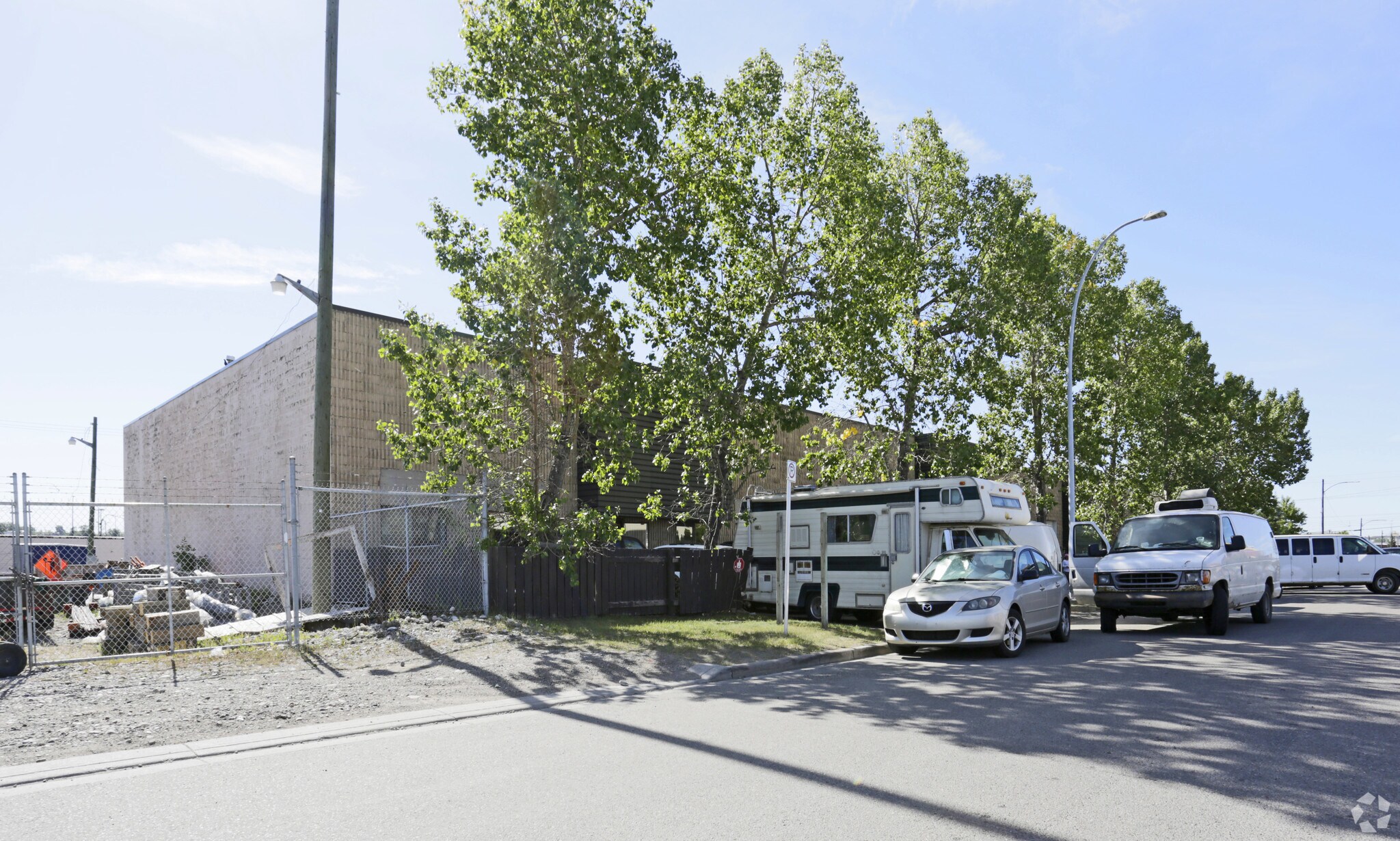 4112-4140 16A St SE, Calgary, AB à vendre Photo du bâtiment- Image 1 de 1