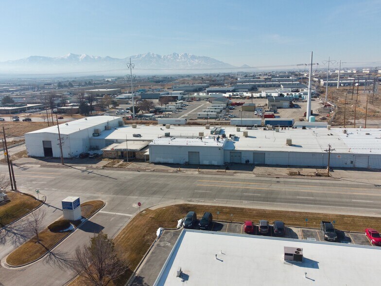 1874 S Pioneer Rd, Salt Lake City, UT à vendre - Photo du bâtiment - Image 2 de 12