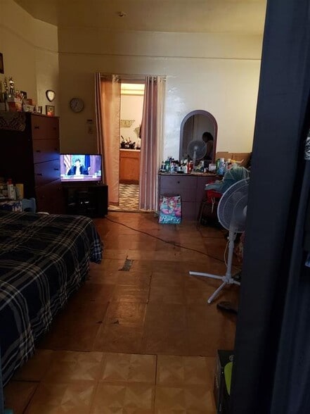 337 MARTIN LUTHER KING JR Dr, Jersey City, NJ for sale - Interior Photo - Image 2 of 7