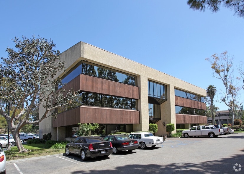 674 County Square Dr, Ventura, CA for sale - Building Photo - Image 3 of 10