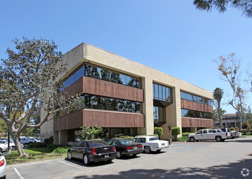 674 County Square Dr, Ventura, CA à vendre - Photo du bâtiment - Image 3 de 10