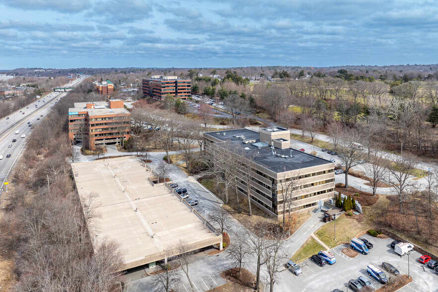 400 Unicorn Park Dr, Woburn, MA for lease - Building Photo - Image 2 of 4