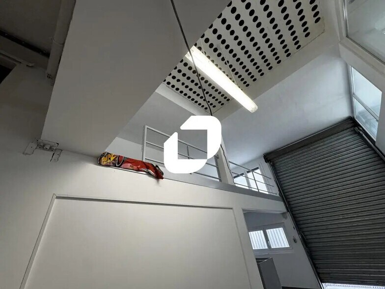 Flex in Grenoble for lease - Interior Photo - Image 3 of 10