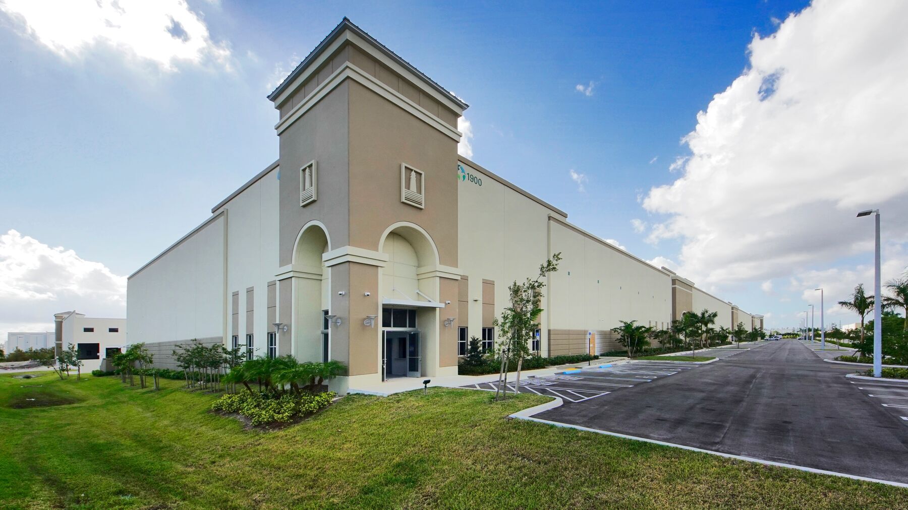 12200 NW 25th St, Miami, FL à louer Photo principale- Image 1 de 18