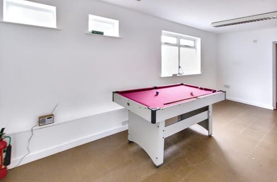 52 Dimond St E, Pembroke Dock for sale - Interior Photo - Image 3 of 9