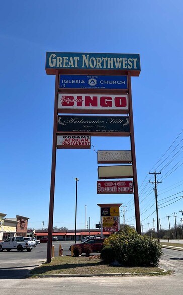 8721-8759 Grissom Rd, San Antonio, TX à louer - Photo du bâtiment - Image 2 de 4