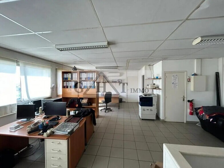 Industrial in Brétigny-sur-Orge for sale - Interior Photo - Image 2 of 13