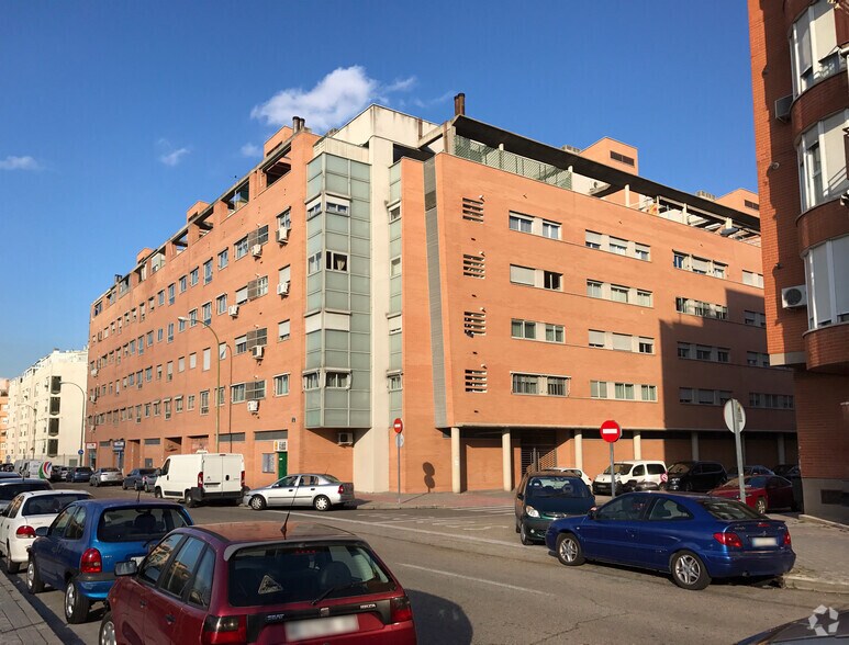 Commerce de détail dans Madrid, Madrid à louer - Photo du bâtiment - Image 2 de 2