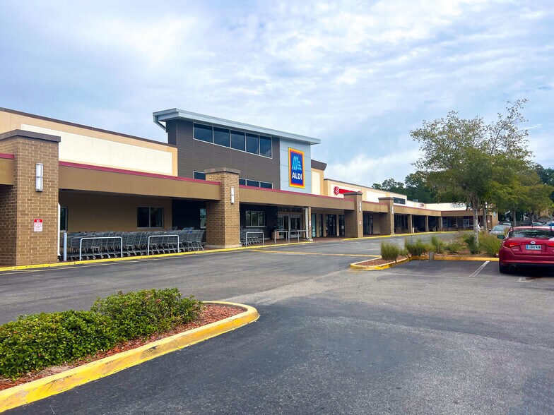 8501-8637 W Hillsborough Ave, Tampa, FL à louer - Photo du bâtiment - Image 2 de 4