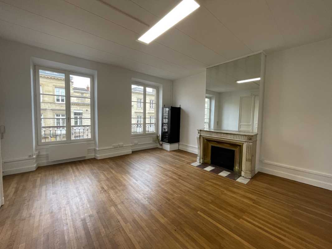 Office in Bordeaux for lease Interior Photo- Image 1 of 11