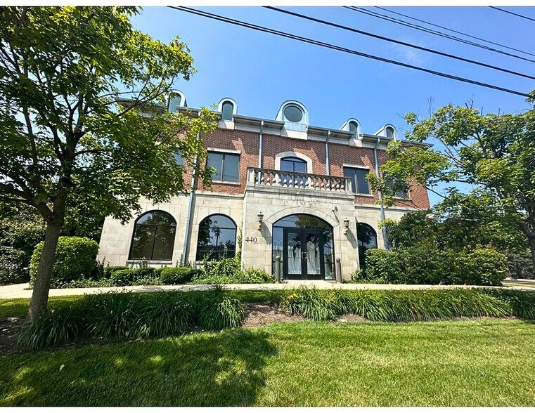 440-442 Milwaukee Ave, Lincolnshire, IL à louer - Photo du bâtiment - Image 2 de 13