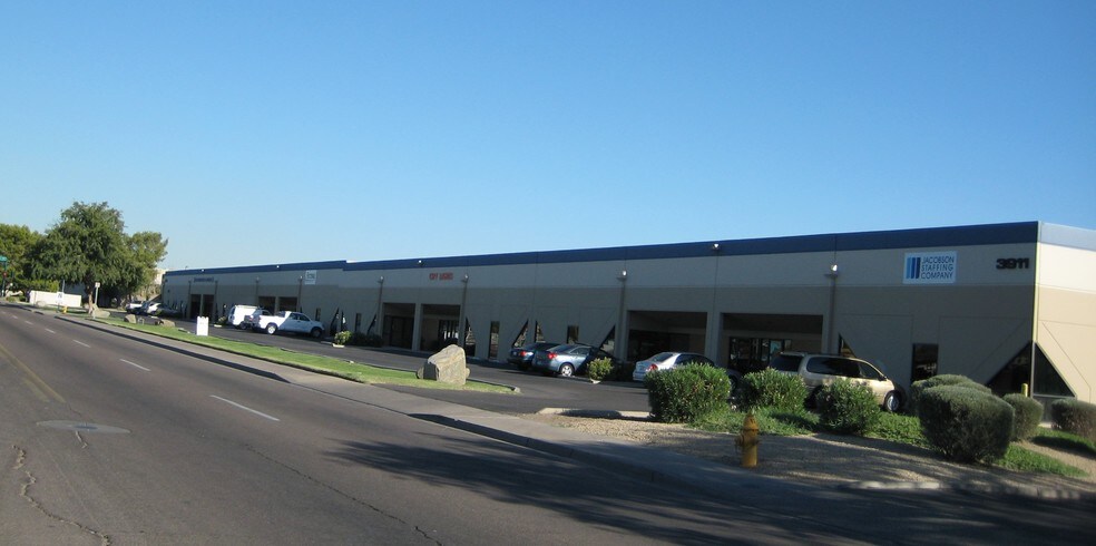 3901-3911 W Van Buren St, Phoenix, AZ à louer - Photo principale - Image 2 de 14