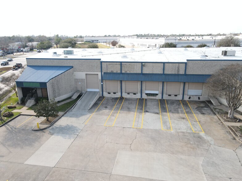 8700 Clay Rd, Houston, TX à louer - Photo du bâtiment - Image 3 de 5