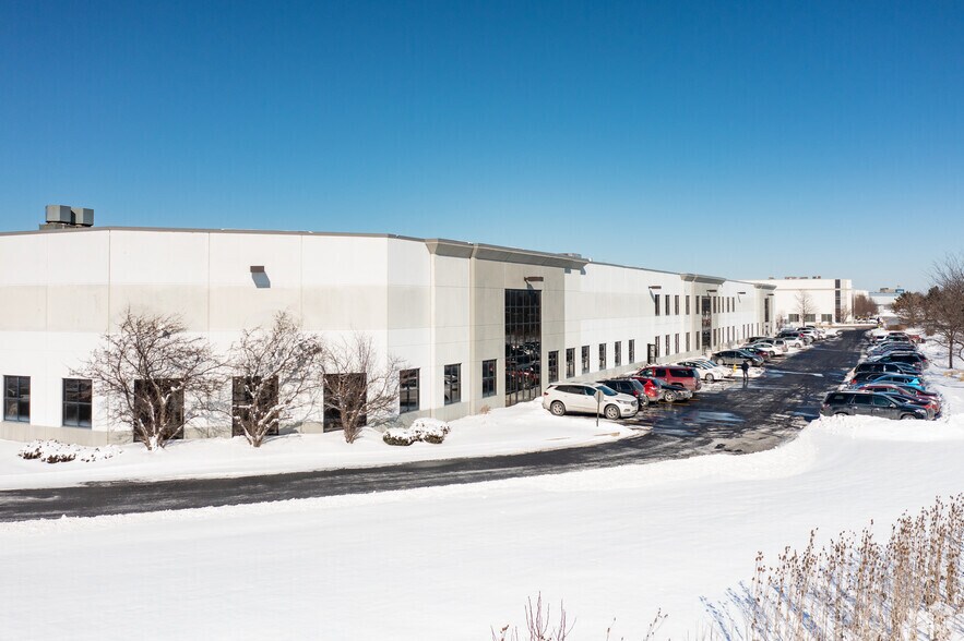 455 Gibraltar Dr, Bolingbrook, IL à louer - Photo du bâtiment - Image 2 de 6