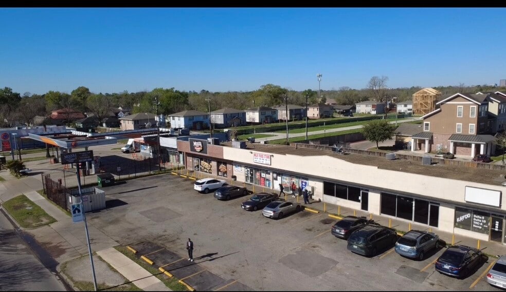 100% occupied retail assets for sale portfolio of 2 properties for sale on LoopNet.ca - Building Photo - Image 3 of 5