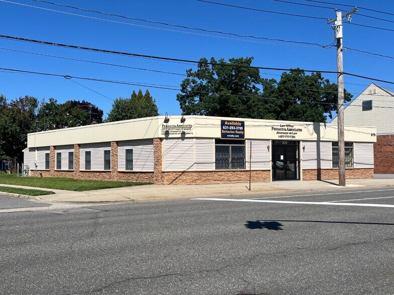 675 Broadway, Massapequa, NY à louer - Photo du bâtiment - Image 2 de 4