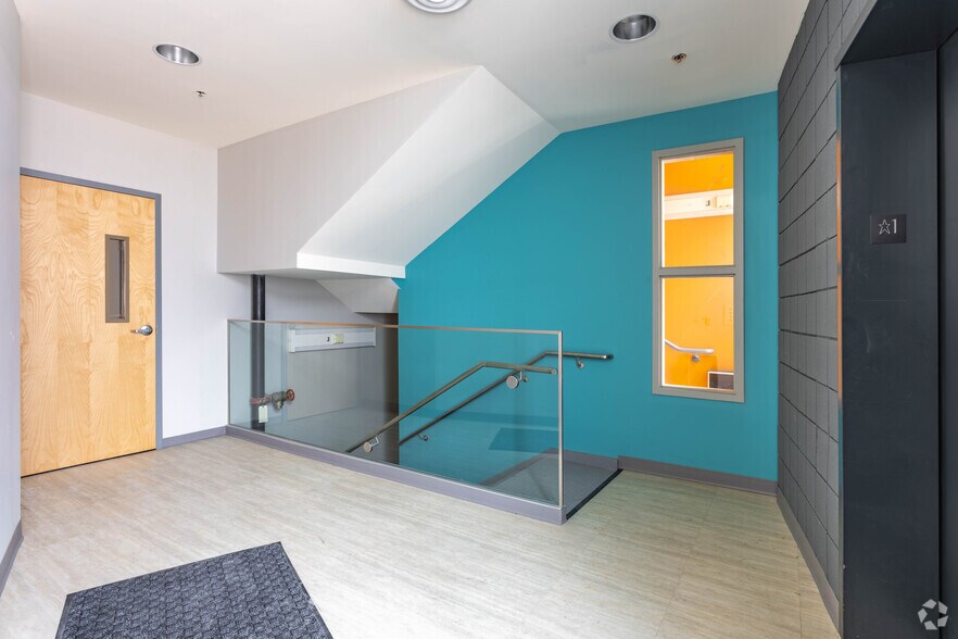 4824 Liberty Ave, Bloomfield, PA à louer - Hall d’entrée - Image 2 de 22