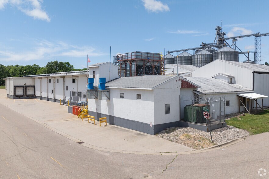 101 W Bronson St, Decatur, MI à vendre - Photo du bâtiment - Image 3 de 7
