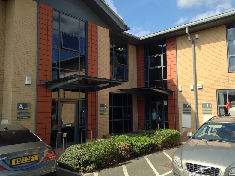 Falcon Dr, Milton Keynes à vendre - Photo du bâtiment - Image 2 de 12