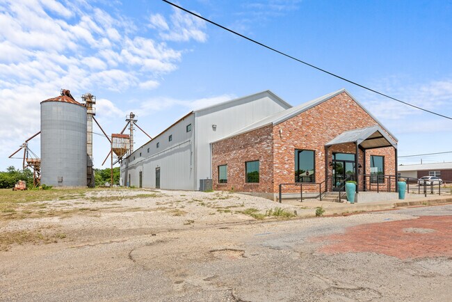 Plus de détails pour 151 5th St St, Honey Grove, TX - Spécialité à vendre