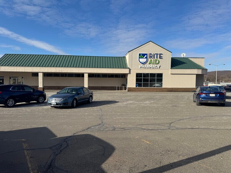 197 Conklin Ave PACKAGE portefeuille de 3 propriétés à vendre sur LoopNet.ca - Photo du bâtiment - Image 2 de 53