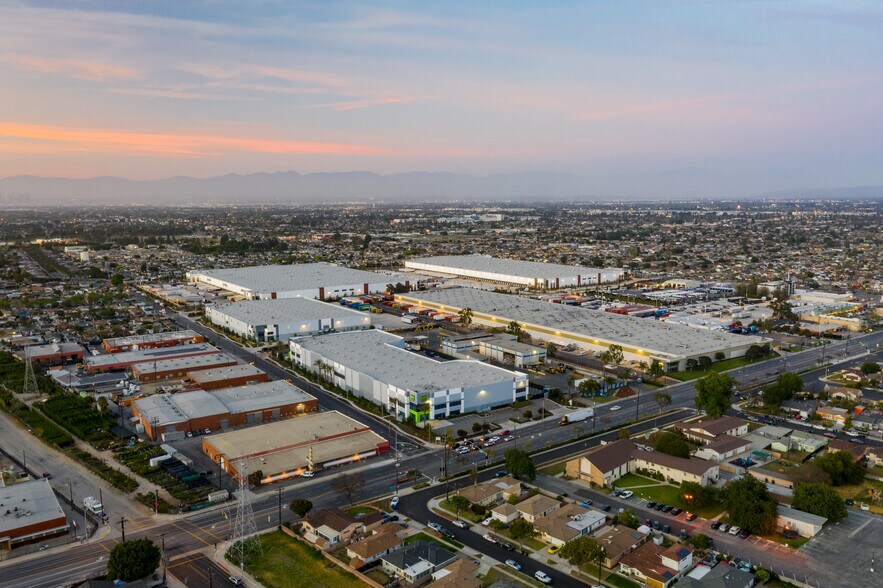 2517 W Rosecrans Ave, Los Angeles, CA à louer - Photo du bâtiment - Image 2 de 16