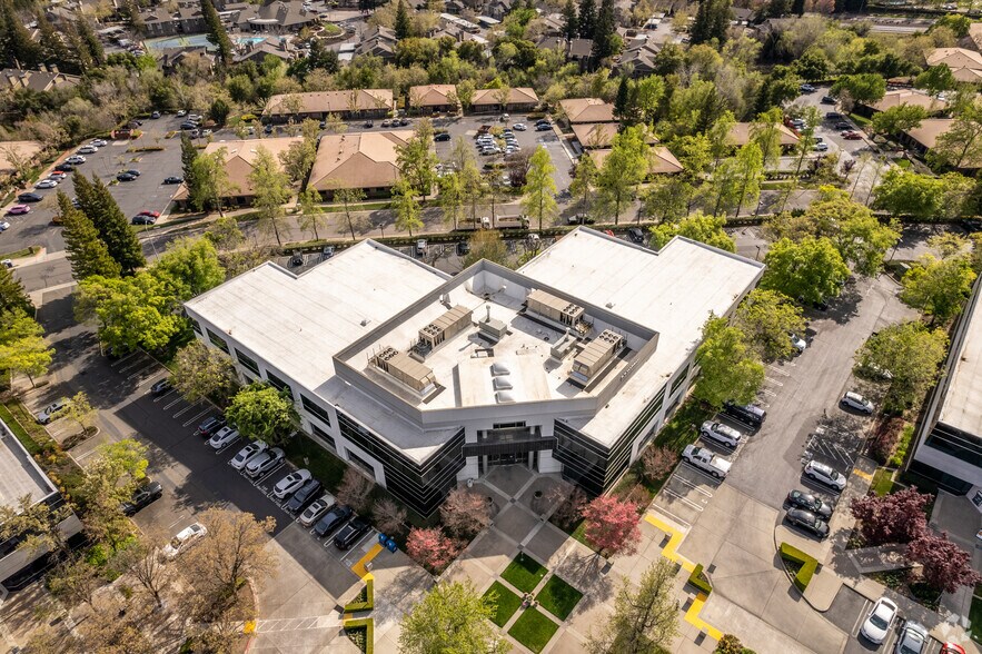 2250 Douglas Blvd, Roseville, CA à louer - Photo du bâtiment - Image 2 de 3
