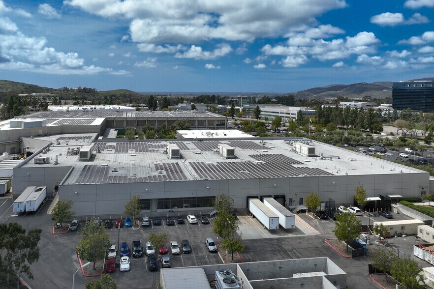 16399 W Bernardo Dr, San Diego, CA à louer - Photo du bâtiment - Image 3 de 9