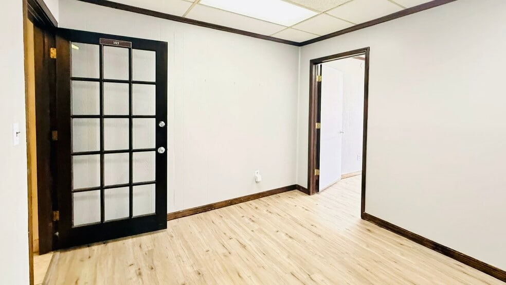 2251 E Skelly Dr, Tulsa, OK for lease - Interior Photo - Image 2 of 3