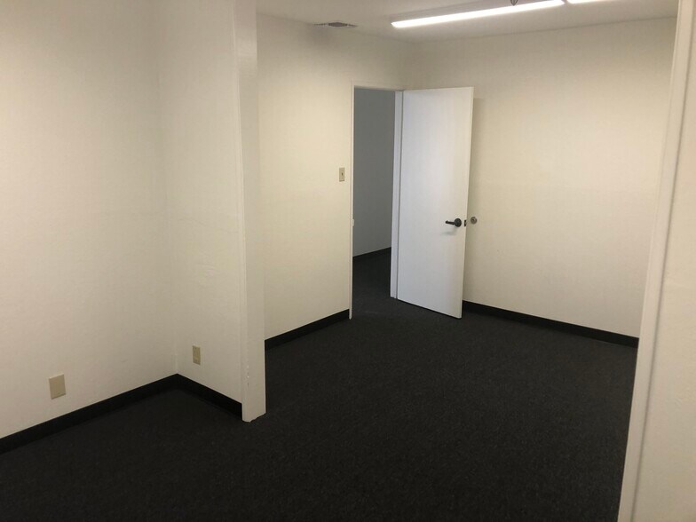 9854 Baldwin Pl, El Monte, CA à louer - Photo intérieure - Image 3 de 7