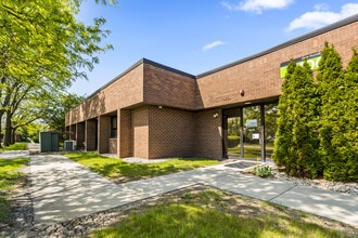 100 Hillcrest Blvd, Schaumburg, IL for lease Building Photo- Image 1 of 20