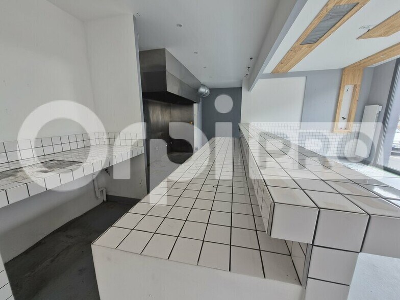 Retail in Reims for lease - Interior Photo - Image 3 of 6