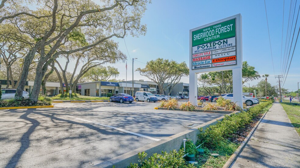 10915-11009 N 56th St, Tampa, FL à louer - Photo du bâtiment - Image 1 de 20