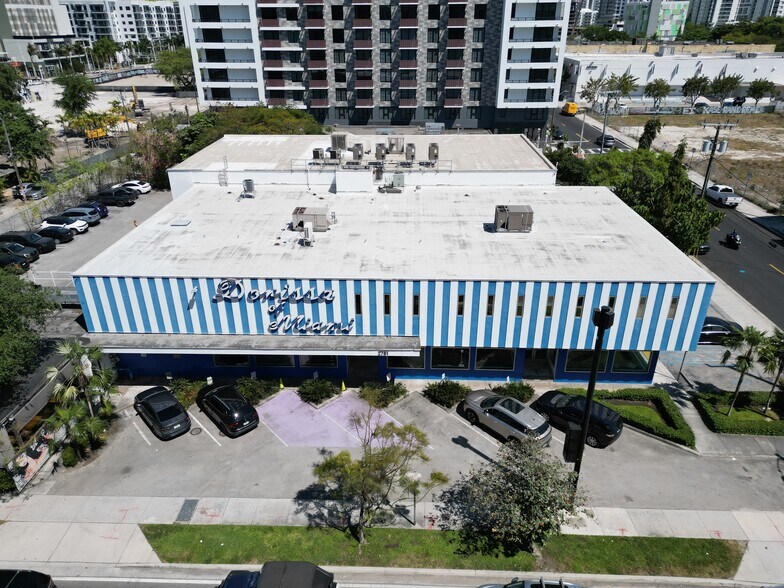 2751 N Miami Ave, Miami, FL à vendre - Photo du bâtiment - Image 3 de 15