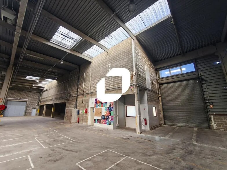 Industrial in Sucy-en-Brie for lease - Interior Photo - Image 2 of 15