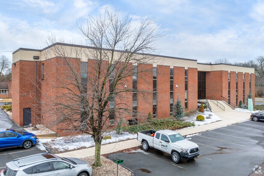 3 Park Plz, Wyomissing, PA à louer - Photo du bâtiment - Image 1 de 7