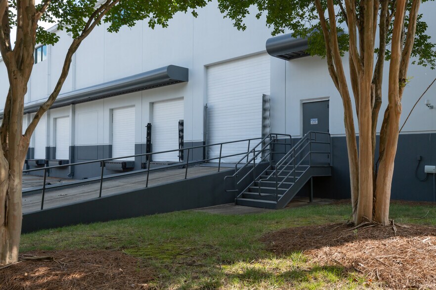 460 Horizon Dr, Suwanee, GA à louer - Photo du bâtiment - Image 3 de 8