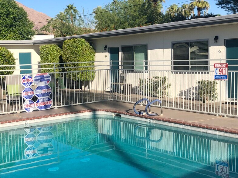 588 E Mel Ave, Palm Springs, CA à vendre - Photo du bâtiment - Image 3 de 19