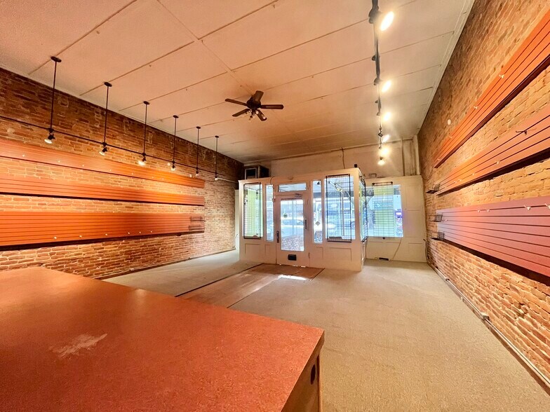 527 Main St, Woodland, CA à louer - Photo du bâtiment - Image 3 de 6