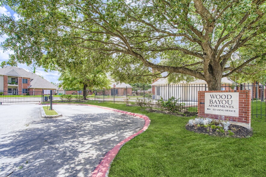 12380 Wood Bayou Dr, Houston, TX for sale - Building Photo - Image 3 of 28