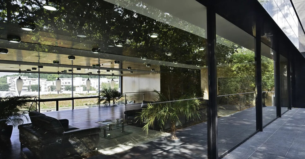 Office in Évry-Courcouronnes for lease - Lobby - Image 3 of 5