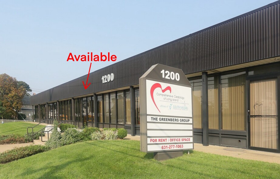 1200 W Broadway, Hewlett, NY à louer - Photo du bâtiment - Image 2 de 4