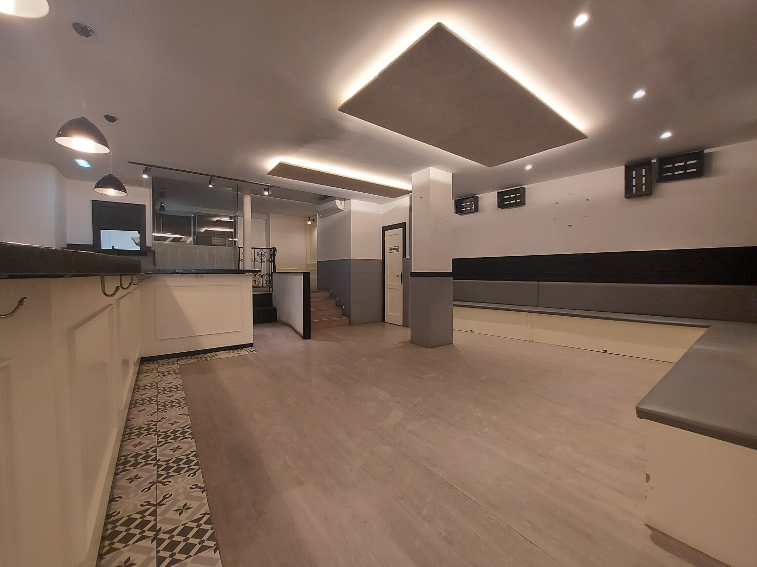 Retail in Logroño, La Rioja for lease Interior Photo- Image 1 of 2