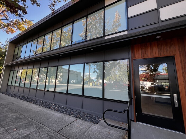 1304 East St, Redding, CA for lease - Building Photo - Image 2 of 17
